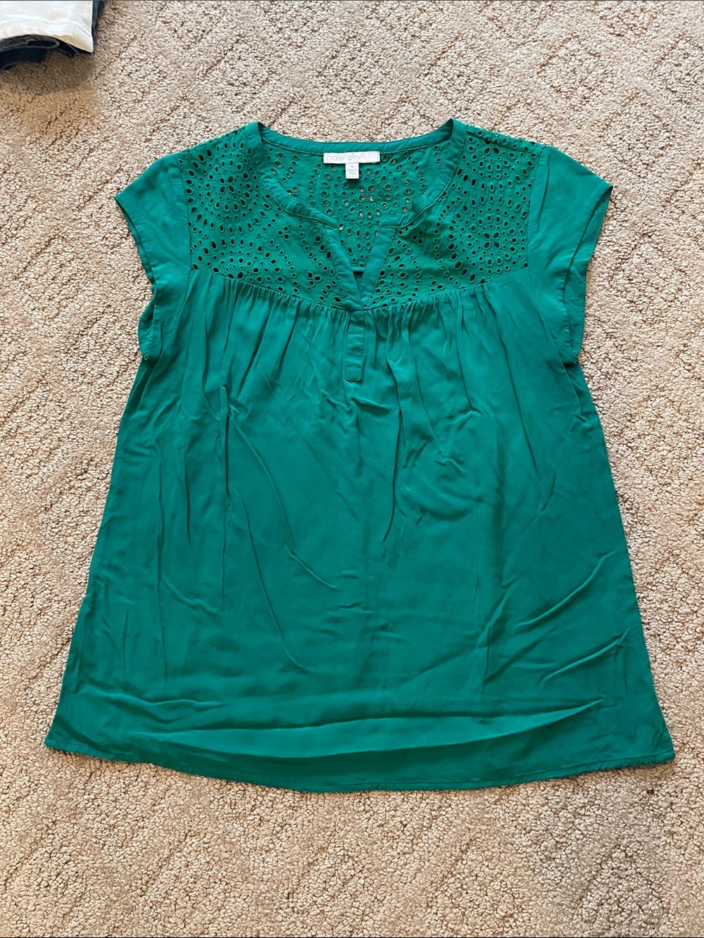 Women's Emerald Eyelet Yoke Cap-Sleeve Blouse
